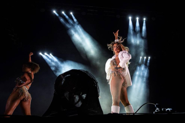 Lola Índigo devuelve la música al Navarra Arena