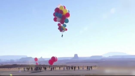 Cruza el desierto de Arizona volando con 52 globos de helio