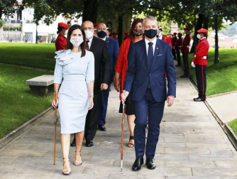 El lehendakari, Iñigo Urkullu, ha jurado su cargo este sábado ante el árbol de Gernika con mascarilla y según la ceremonia tradicional pero condicionada por las medidas anti-COVID-19.