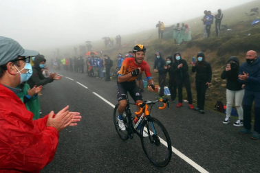El esloveno Tadej Pogacar se impuso este domingo en la segunda etapa pirenaica del Tour de Francia por delante de su compatriota Primoz Roglic, que conquistó el maillot amarillo de líder.