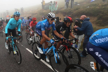 El esloveno Tadej Pogacar se impuso este domingo en la segunda etapa pirenaica del Tour de Francia por delante de su compatriota Primoz Roglic, que conquistó el maillot amarillo de líder.