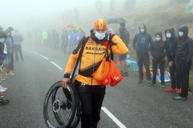 El esloveno Tadej Pogacar se impuso este domingo en la segunda etapa pirenaica del Tour de Francia por delante de su compatriota Primoz Roglic, que conquistó el maillot amarillo de líder.