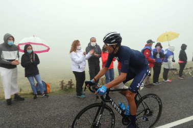 El esloveno Tadej Pogacar se impuso este domingo en la segunda etapa pirenaica del Tour de Francia por delante de su compatriota Primoz Roglic, que conquistó el maillot amarillo de líder.