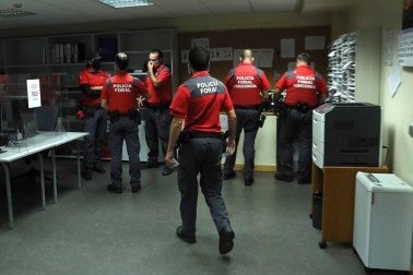 Diario de Navarra acompaña a dos patrullas de la Policía Foral durante una noche