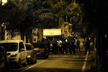 Diario de Navarra acompaña a dos patrullas de la Policía Foral durante una noche