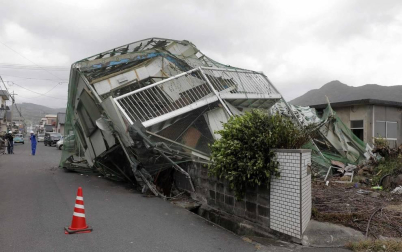 Al menos 35 personas han resultado heridas en las últimas horas en Japón por el paso de un tifón que ha castigado la región suroccidental del país con vientos huracanados que llegaron a tener una fuerza sin precedentes históricos.