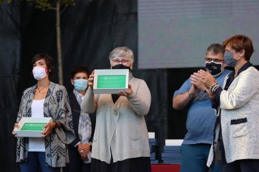 Fotografías del homenaje organizado por el Ayuntamiento de Pamplona en recuerdo a las víctimas de la covid-19. El acto estaba enmarcado en el 597º aniversario del Privilegio de la Unión.