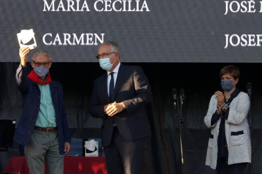 Fotografías del homenaje organizado por el Ayuntamiento de Pamplona en recuerdo a las víctimas de la covid-19. El acto estaba enmarcado en el 597º aniversario del Privilegio de la Unión.