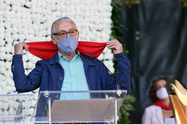 Fotografías del homenaje organizado por el Ayuntamiento de Pamplona en recuerdo a las víctimas de la covid-19. El acto estaba enmarcado en el 597º aniversario del Privilegio de la Unión.