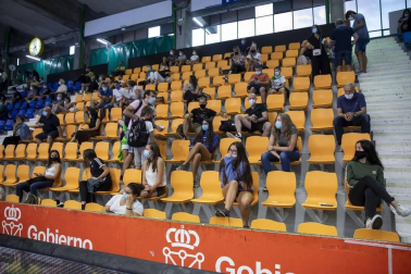 Seis meses y medio después, volvió el balonmano a Anaitasuna. Eso sí, fue un reencuentro extraño, frío y marcado por el riguroso protocolo de seguridad