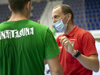 Seis meses y medio después, volvió el balonmano a Anaitasuna. Eso sí, fue un reencuentro extraño, frío y marcado por el riguroso protocolo de seguridad