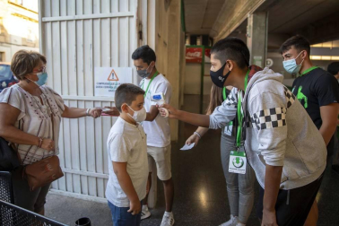 Seis meses y medio después, volvió el balonmano a Anaitasuna. Eso sí, fue un reencuentro extraño, frío y marcado por el riguroso protocolo de seguridad