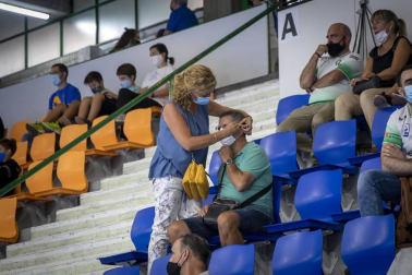 Seis meses y medio después, volvió el balonmano a Anaitasuna. Eso sí, fue un reencuentro extraño, frío y marcado por el riguroso protocolo de seguridad