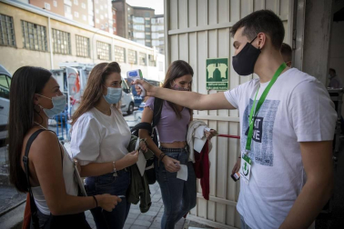 Seis meses y medio después, volvió el balonmano a Anaitasuna. Eso sí, fue un reencuentro extraño, frío y marcado por el riguroso protocolo de seguridad