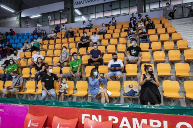 Seis meses y medio después, volvió el balonmano a Anaitasuna. Eso sí, fue un reencuentro extraño, frío y marcado por el riguroso protocolo de seguridad