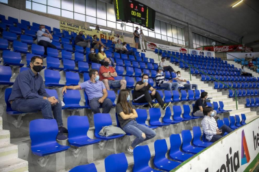 Seis meses y medio después, volvió el balonmano a Anaitasuna. Eso sí, fue un reencuentro extraño, frío y marcado por el riguroso protocolo de seguridad