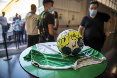 Seis meses y medio después, volvió el balonmano a Anaitasuna. Eso sí, fue un reencuentro extraño, frío y marcado por el riguroso protocolo de seguridad