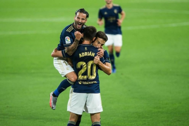 Fútbol reconocible de Osasuna y triunfo en el Carranza para empezar