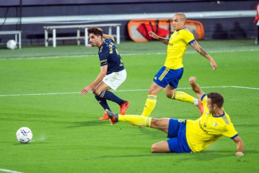 Fútbol reconocible de Osasuna y triunfo en el Carranza para empezar
