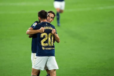 Fútbol reconocible de Osasuna y triunfo en el Carranza para empezar