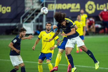 Fútbol reconocible de Osasuna y triunfo en el Carranza para empezar