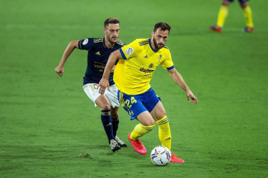 Fútbol reconocible de Osasuna y triunfo en el Carranza para empezar