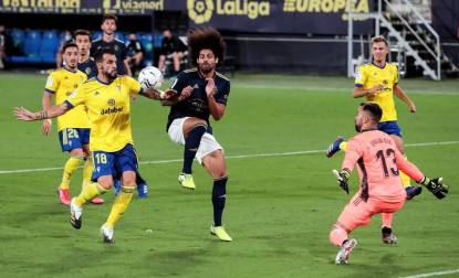 Fútbol reconocible de Osasuna y triunfo en el Carranza para empezar