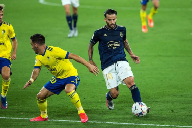 Fútbol reconocible de Osasuna y triunfo en el Carranza para empezar