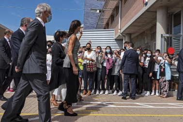 La reina Letizia inaugura el curso escolar en Milagro y San Adrián