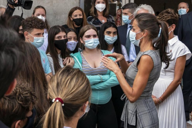 La reina Letizia inaugura el curso escolar en Milagro y San Adrián
