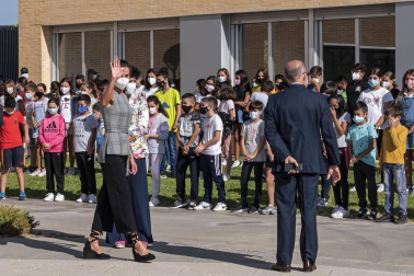 La reina Letizia inaugura el curso escolar en Milagro y San Adrián
