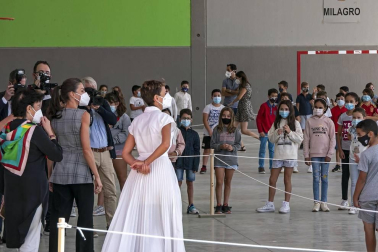 La reina Letizia inaugura el curso escolar en Milagro y San Adrián