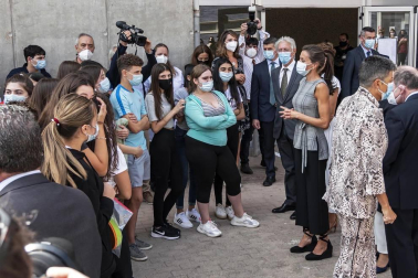 La reina Letizia inaugura el curso escolar en Milagro y San Adrián