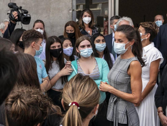 La reina Letizia inaugura el curso escolar en Milagro y San Adrián