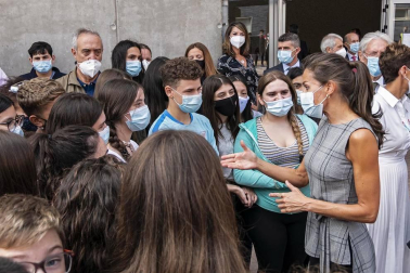 La reina Letizia inaugura el curso escolar en Milagro y San Adrián