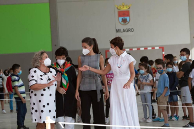 La reina Letizia inaugura el curso escolar en Milagro y San Adrián