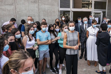 La reina Letizia inaugura el curso escolar en Milagro y San Adrián