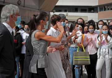 La reina Letizia inaugura el curso escolar en Milagro y San Adrián