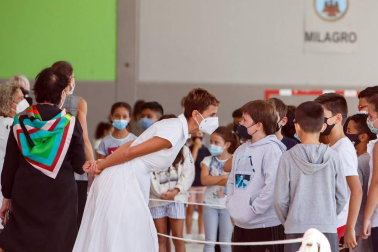 La reina Letizia inaugura el curso escolar en Milagro y San Adrián