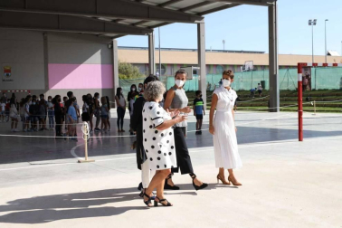 La reina Letizia inaugura el curso escolar en Milagro y San Adrián