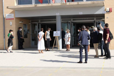 La reina Letizia inaugura el curso escolar en Milagro y San Adrián