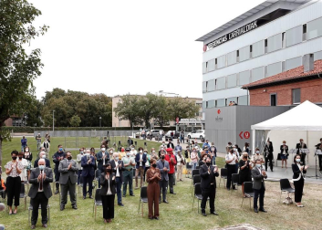 Navarra recuerda a las víctimas de la covid-19 y reconoce la labor de profesionales y voluntarios