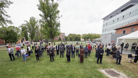 Navarra recuerda a las víctimas de la covid-19 y reconoce la labor de profesionales y voluntarios