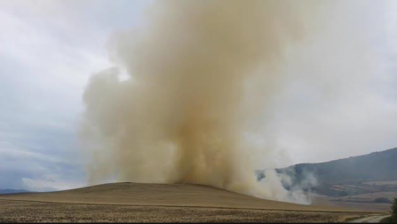 Incendio de unas rastrojeras en Pamplona