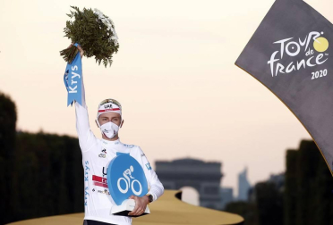 Sam Bennett se ha llevado este domingo en París la 21ª y última etapa del Tour de Francia 2020, en una jornada en la que se entregó el triunfo en la general al joven Tadej Pogacar.