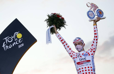 Sam Bennett se ha llevado este domingo en París la 21ª y última etapa del Tour de Francia 2020, en una jornada en la que se entregó el triunfo en la general al joven Tadej Pogacar.