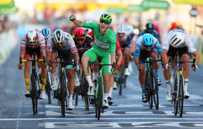 Sam Bennett se ha llevado este domingo en París la 21ª y última etapa del Tour de Francia 2020, en una jornada en la que se entregó el triunfo en la general al joven Tadej Pogacar.