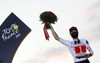 Sam Bennett se ha llevado este domingo en París la 21ª y última etapa del Tour de Francia 2020, en una jornada en la que se entregó el triunfo en la general al joven Tadej Pogacar.