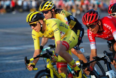 Sam Bennett se ha llevado este domingo en París la 21ª y última etapa del Tour de Francia 2020, en una jornada en la que se entregó el triunfo en la general al joven Tadej Pogacar.