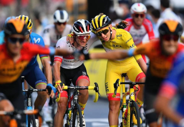 Sam Bennett se ha llevado este domingo en París la 21ª y última etapa del Tour de Francia 2020, en una jornada en la que se entregó el triunfo en la general al joven Tadej Pogacar.